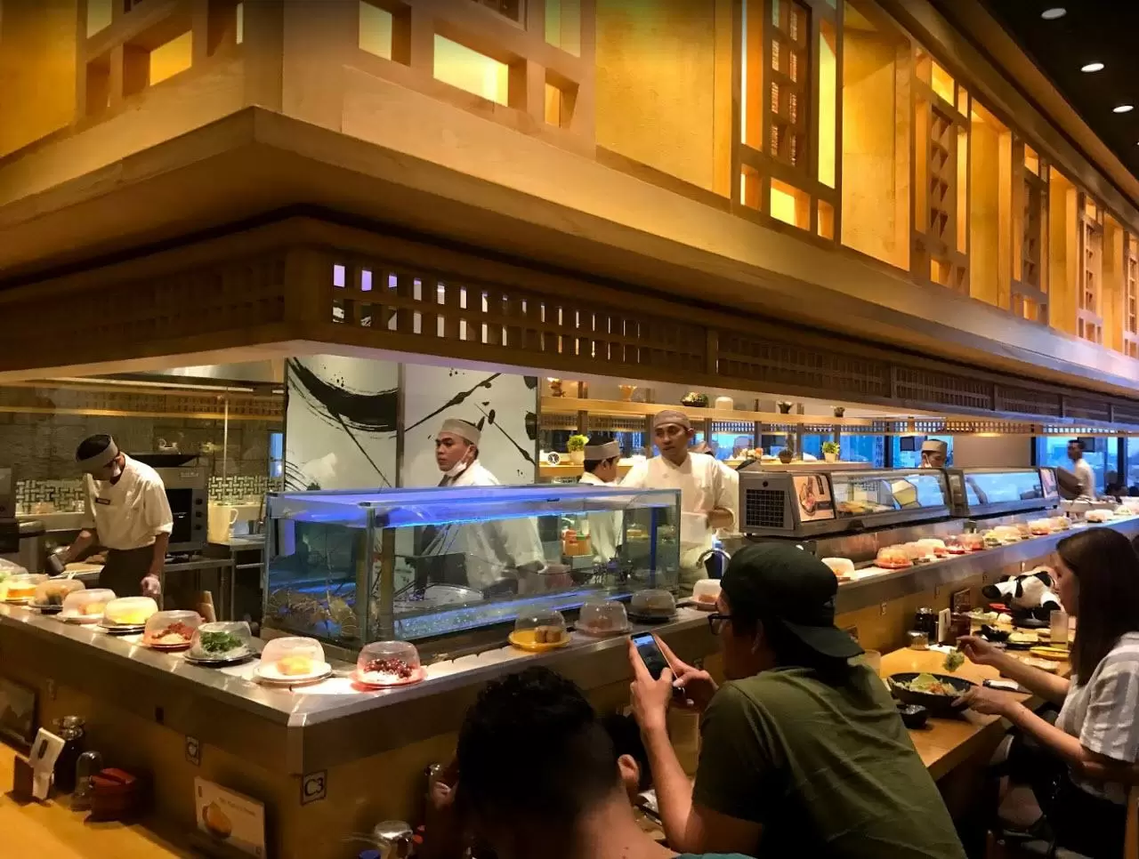Suasana ruang makan Sushi Tei Bali